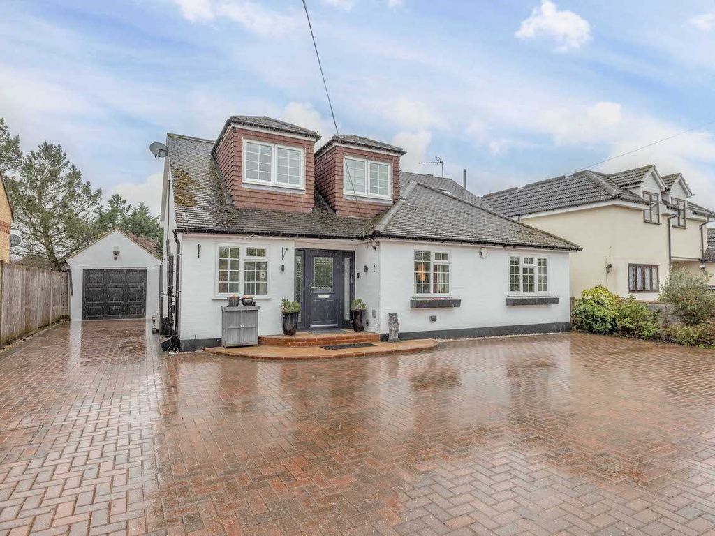 4 bed detached house for sale in Fairfield Road, Wraysbury TW19, £