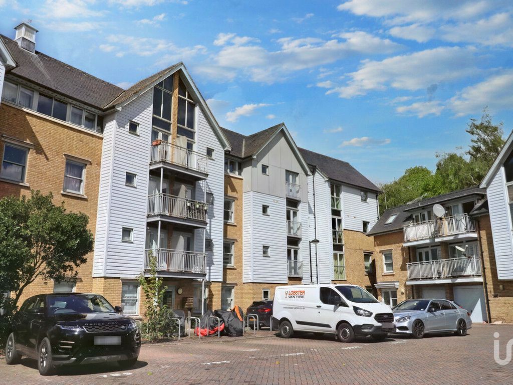 2 bed flat to rent in Bingley Court, Canterbury CT1, £1,350 pcm Zoopla