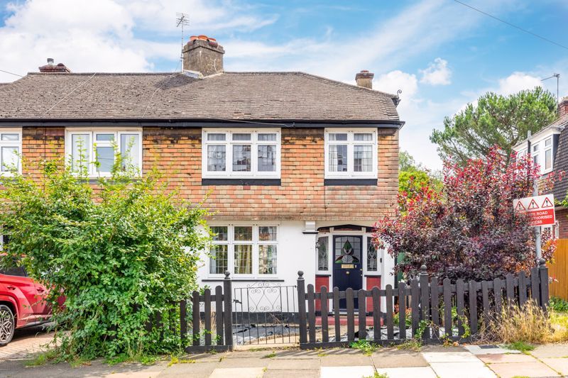 3 bed end terrace house for sale in Rose Walk, Berrylands, Surbiton KT5