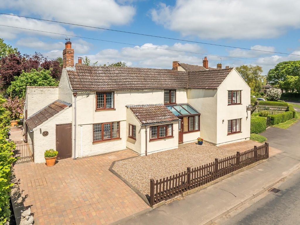 4 bed cottage for sale in Main Road, Belchford, Horncastle LN9, £