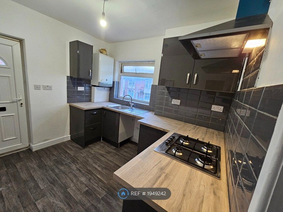 3 bed flat to rent in Narborough Road, Leicester LE3, £1,100 pcm Zoopla