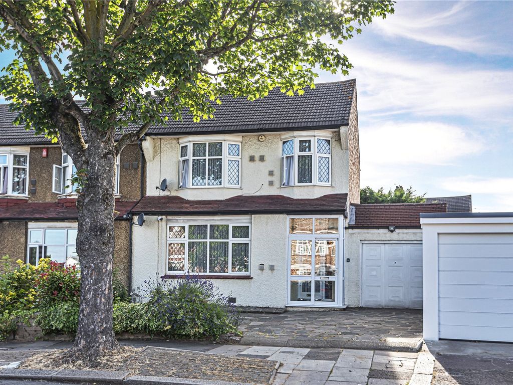 3 bed end terrace house for sale in Connaught Gardens, Palmers Green