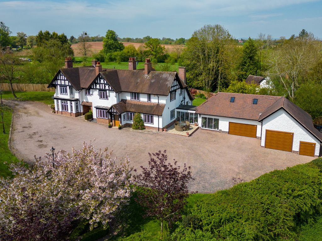 6 bed country house for sale in Martley Road, Lower Broadheath