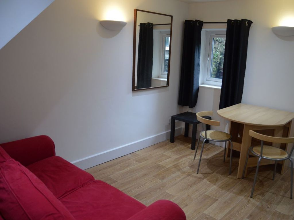 1 bed mews house for sale in 28B Spilman Street, Carmarthen, Dyfed SA31