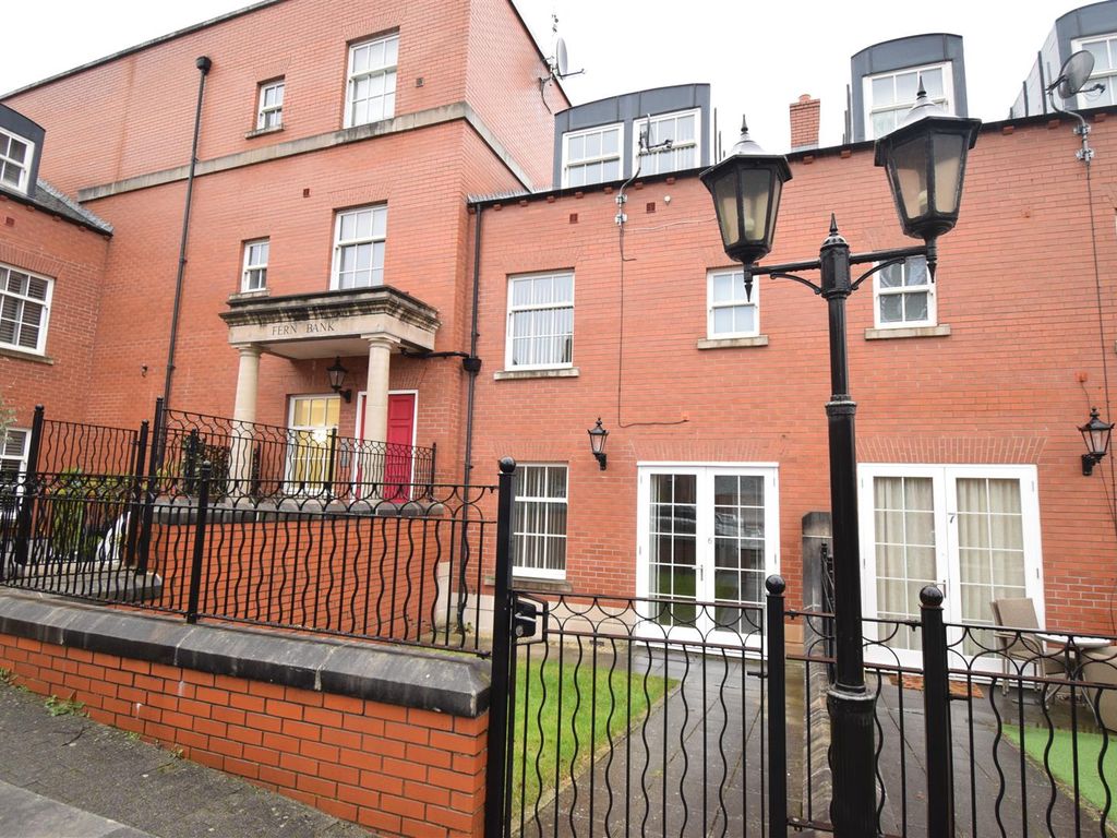 4 bed town house to rent in St. Johns Place, Wakefield WF1, £1,350 pcm