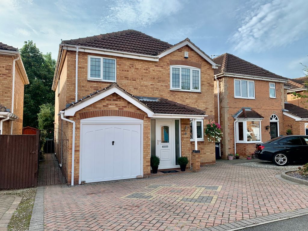 4 bed detached house for sale in Long Field Drive, Edenthorpe