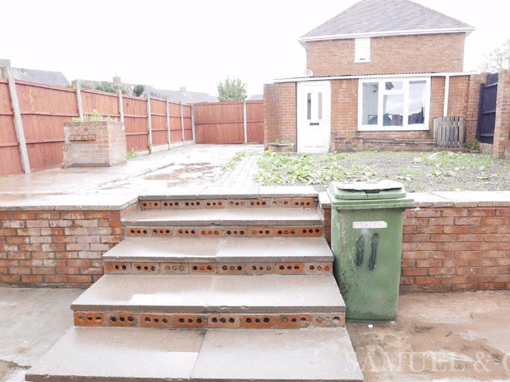 3 bed end terrace house to rent in Raven Crescent, Wednesfield