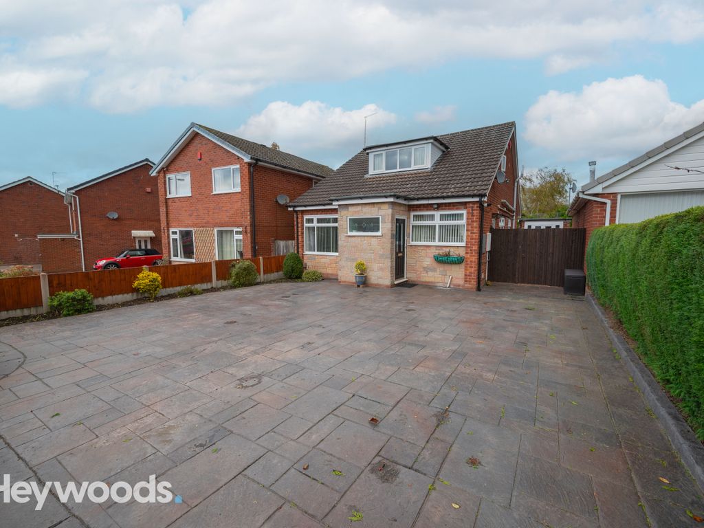 4 bed detached bungalow for sale in Paris Avenue, Westlands, Newcastle