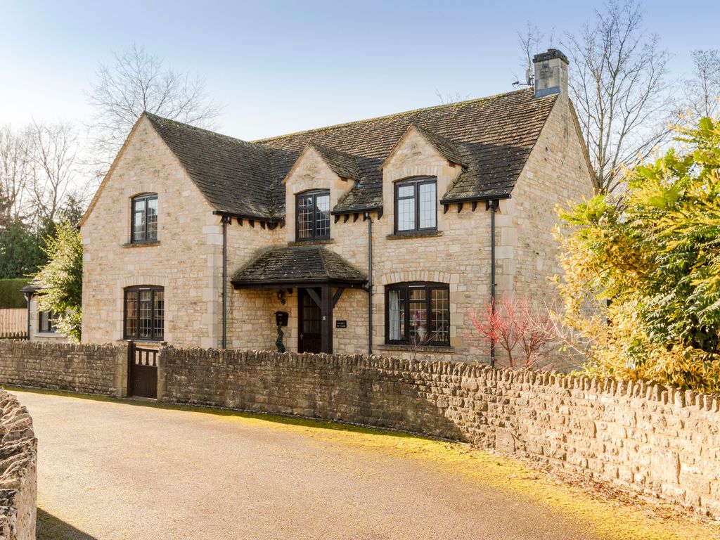 5 bed detached house to rent in Nethercote Farm Drive, BourtonOnThe
