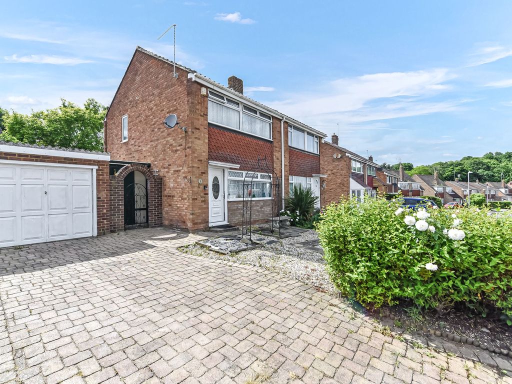 3 bed semidetached house for sale in Oak Drive, Higham, Kent. ME3, £