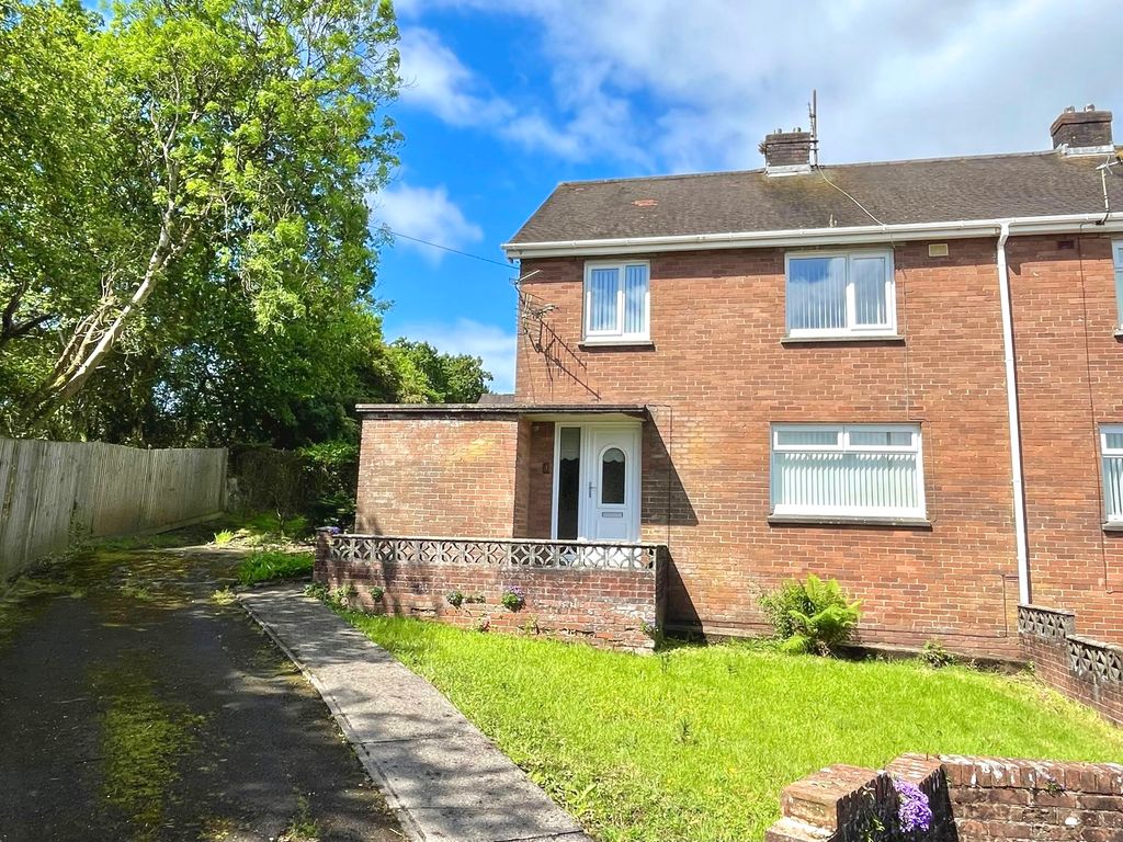 3 bed semidetached house for sale in Coedyclun, Trimsaran SA17, £