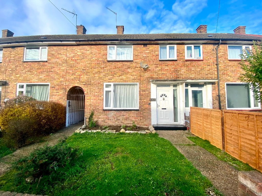 2 bed terraced house for sale in North Hill Drive, Romford RM3 Zoopla