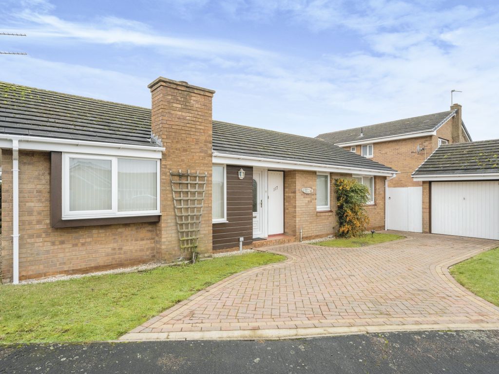 3 bed detached bungalow for sale in Harpenden Drive, Dunscroft