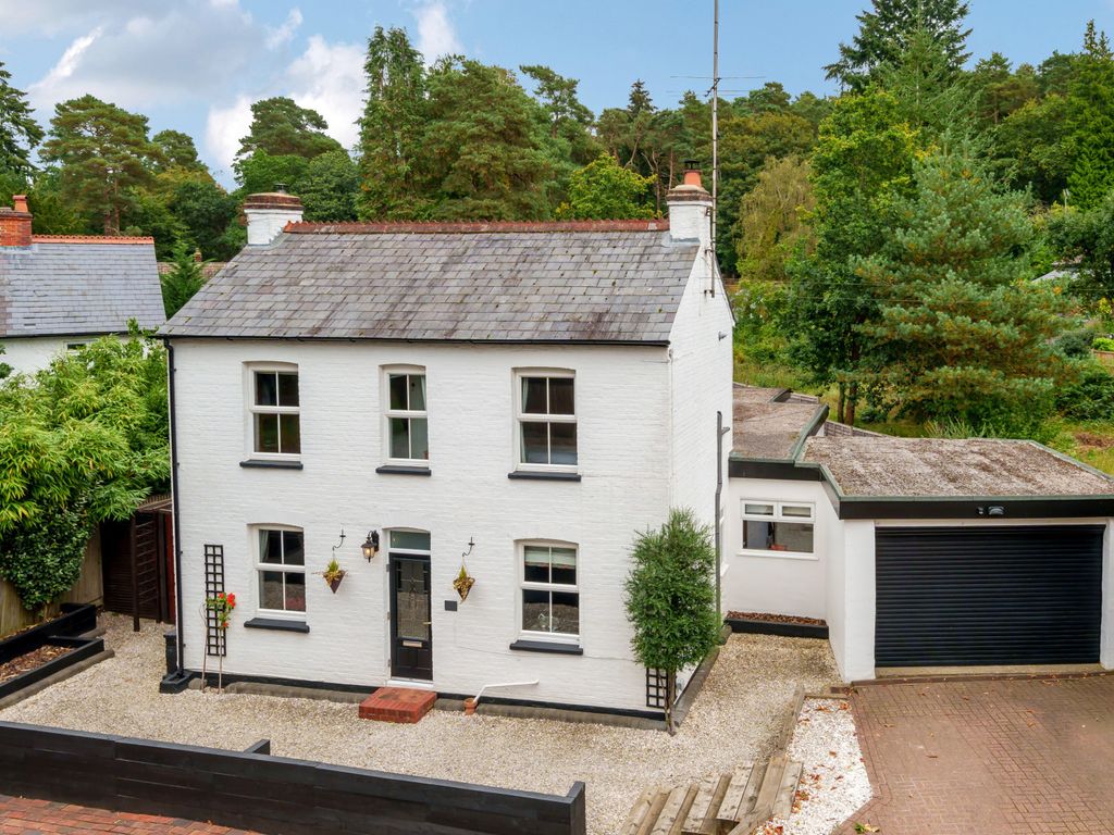 3 bed detached house for sale in Frensham Road, Lower Bourne, Farnham