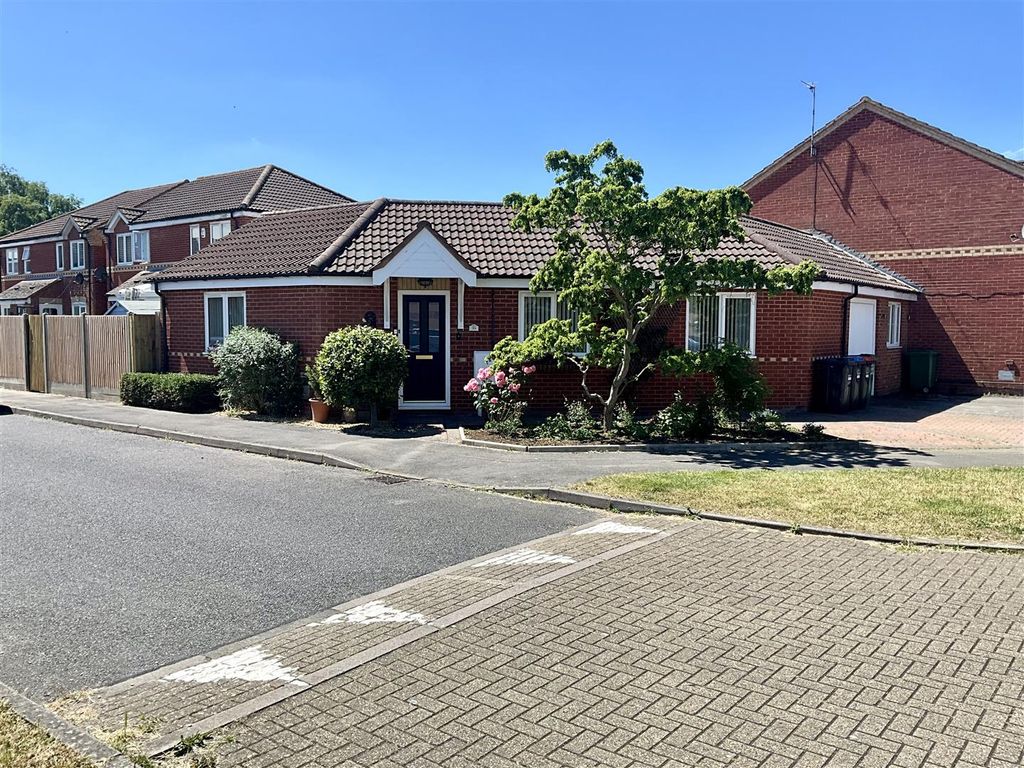 2 bed bungalow for sale in Wymondham, Monkston, Milton Keynes MK10, £