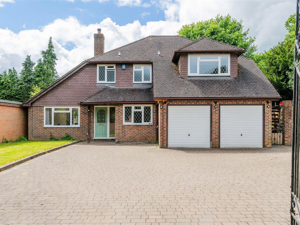 4 bed detached house for sale in Dorking Road, Tadworth KT20, £975,000 Zoopla