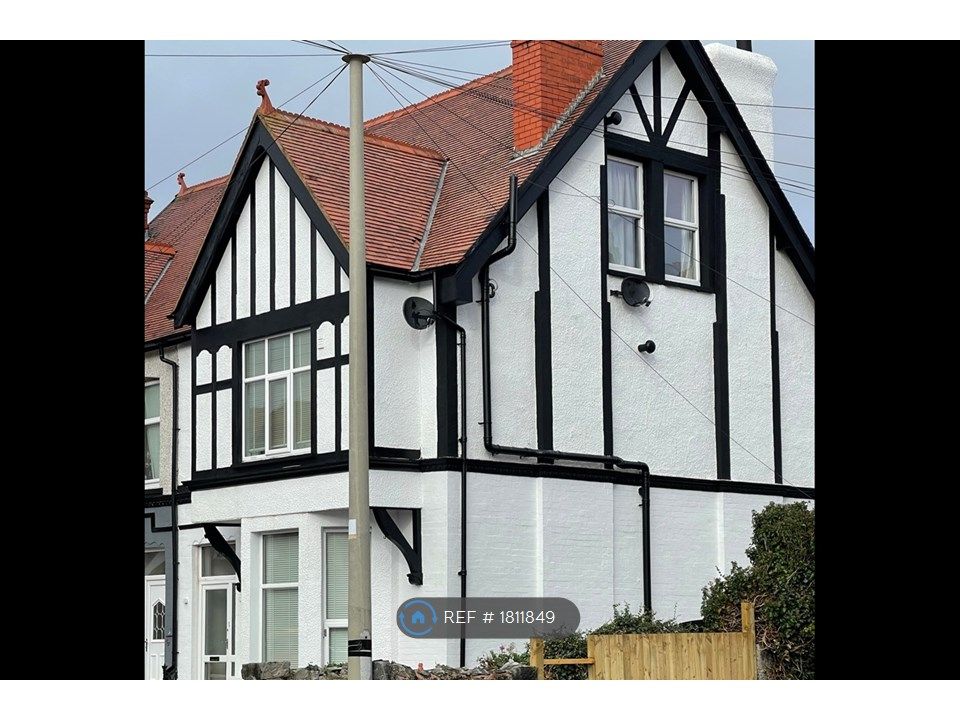 3 bed semidetached house to rent in Maelgwyn Road, Llandudno LL30, £