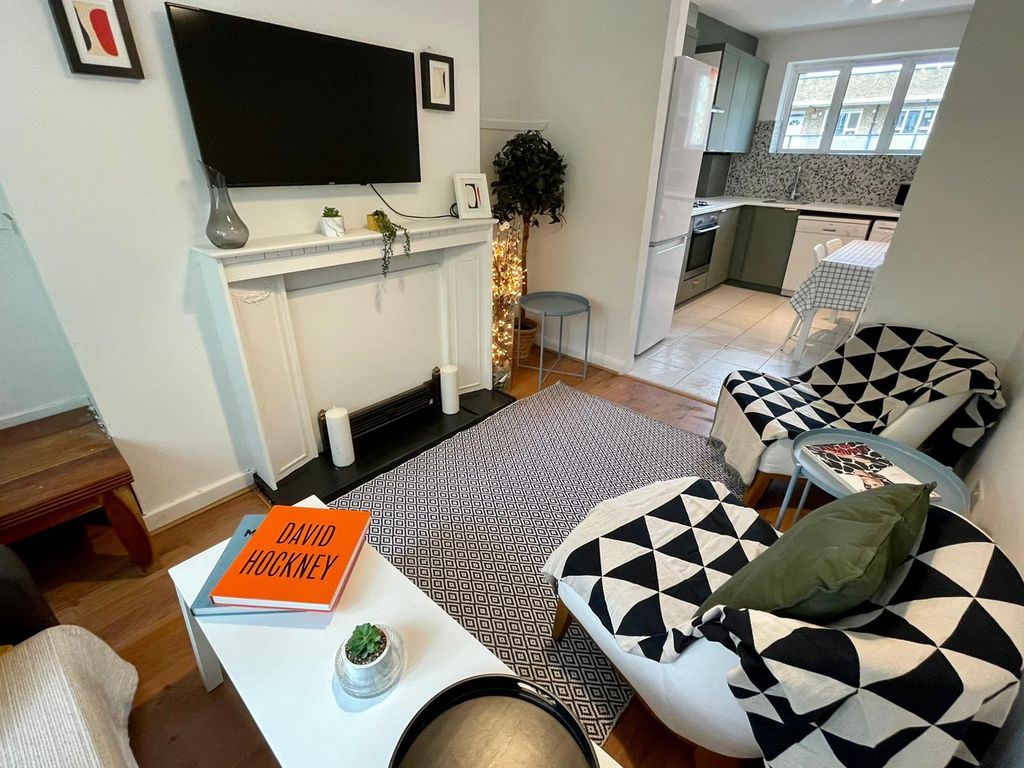 4 bed flat to rent in Albany Street, Regents Park, Ucl, Camden, Great