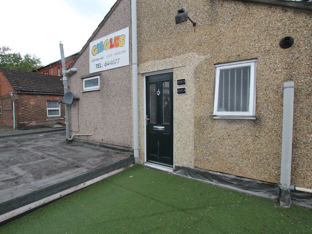 2 bed flat to rent in Faringdon Road, Swindon SN1 Zoopla