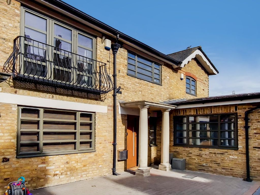 2 bed end terrace house for sale in Meadowcourt Road, Blackheath