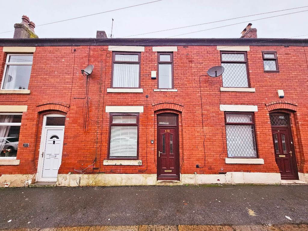2 bed terraced house to rent in Melville Street, Rochdale OL11, £850