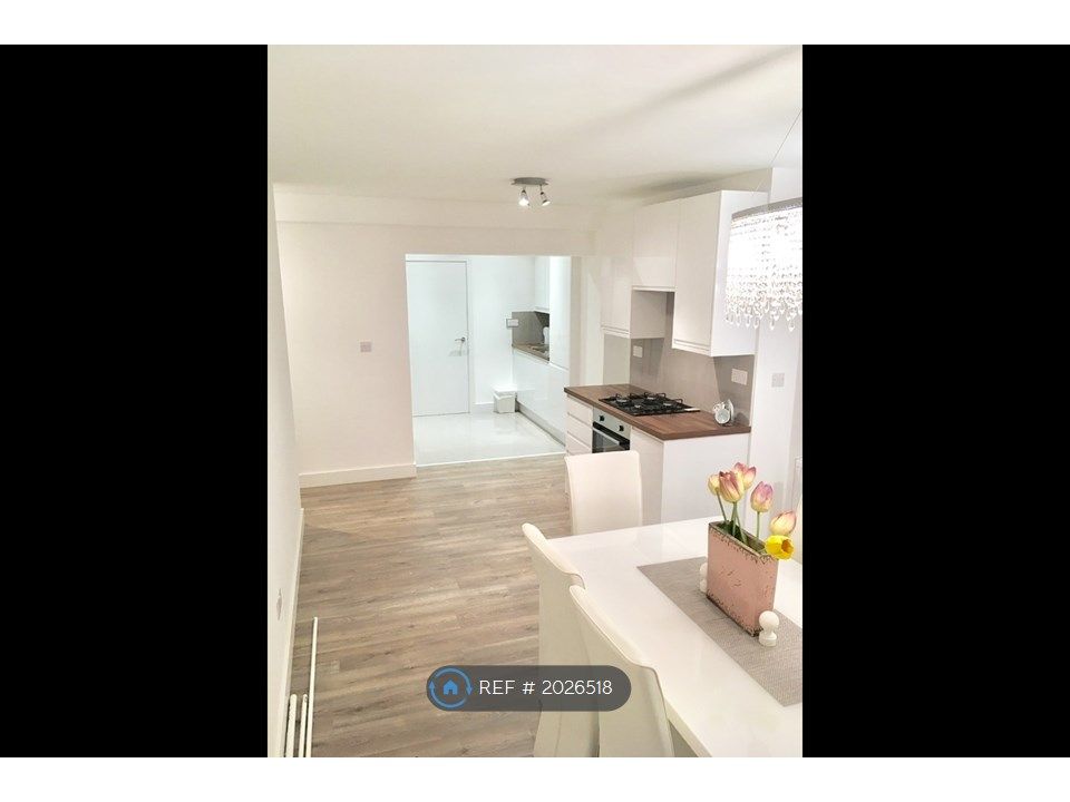 Room to rent in Claremont Road, London NW2, £850 pcm Zoopla