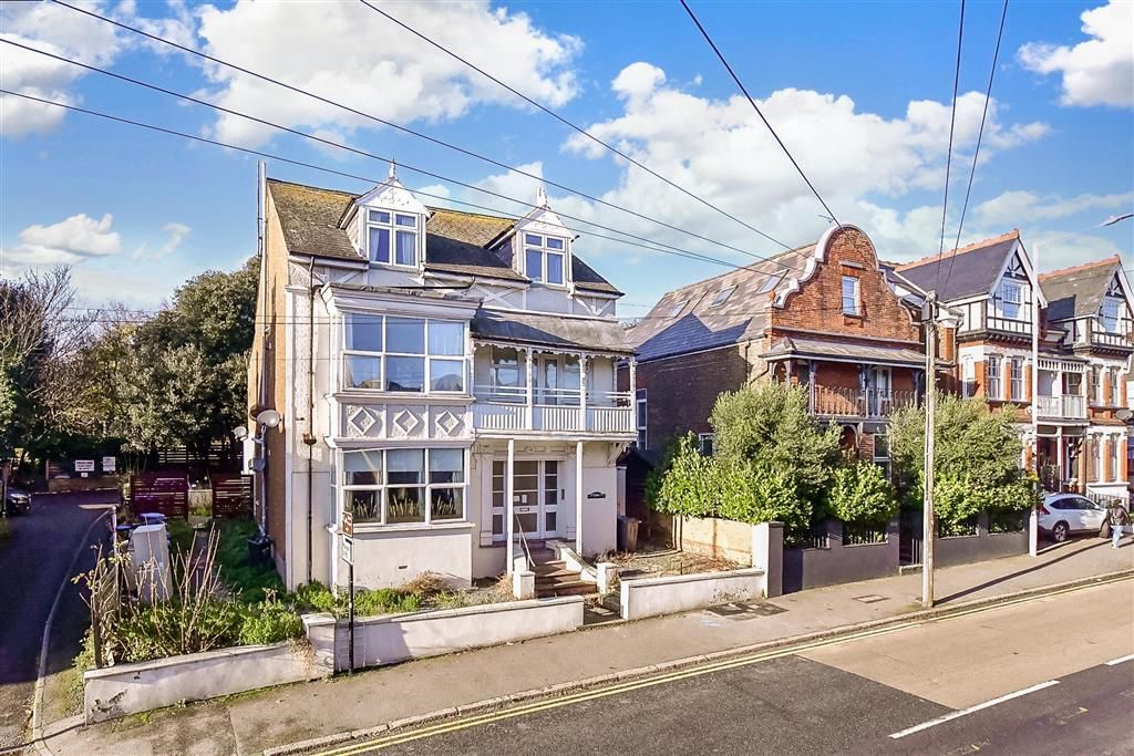 2 bed flat for sale in Queens Road, Broadstairs, Kent CT10, £220,000 Zoopla