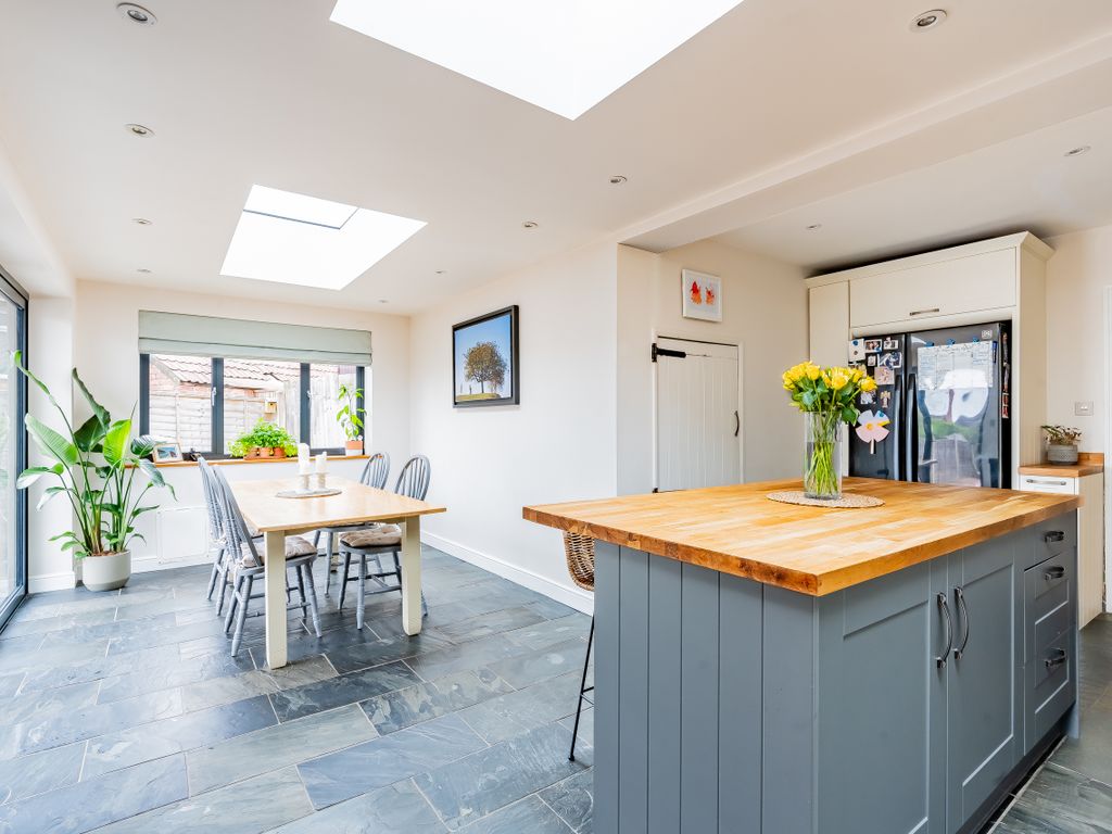 4 bed semidetached house for sale in Woodland Way, Kingswood, Bristol