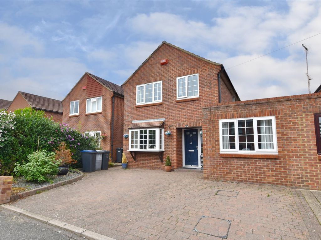 4 bed detached house for sale in Jubilee Road, Littlebourne, Canterbury