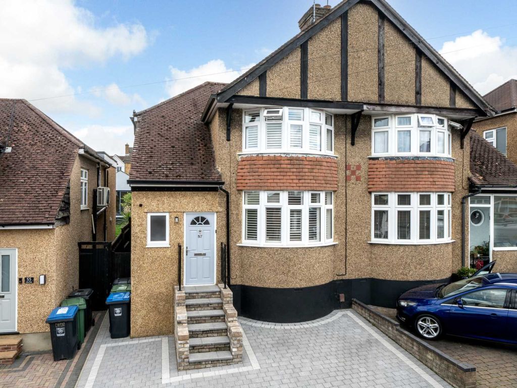 3 bed semidetached house for sale in Cedar Walk, Hemel Hempstead HP3