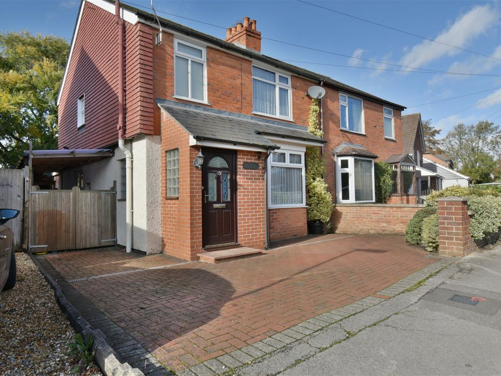 3 bed semidetached house for sale in Newport Road, Newbury RG14, £