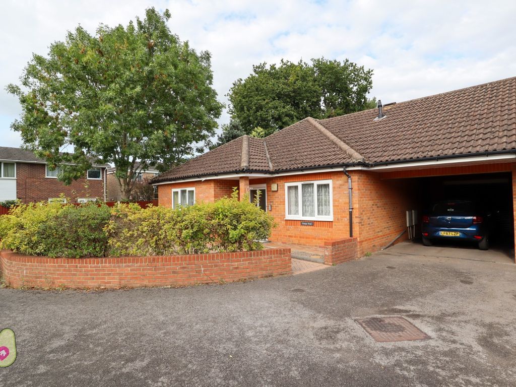 2 bed detached bungalow for sale in Church Mews, Yateley, Hampshire GU46, £420,000 Zoopla