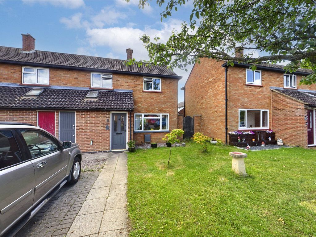 3 bed end terrace house for sale in Bath Crescent, Wyton, Huntingdon