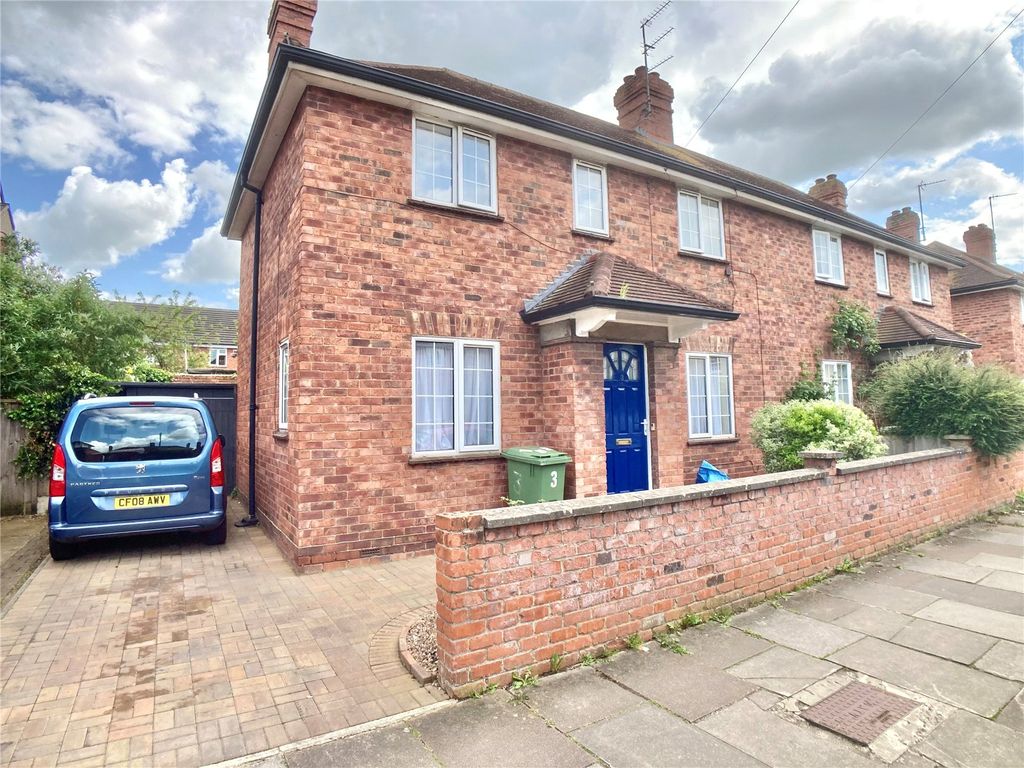 4 bed semidetached house for sale in St. Pauls Street South