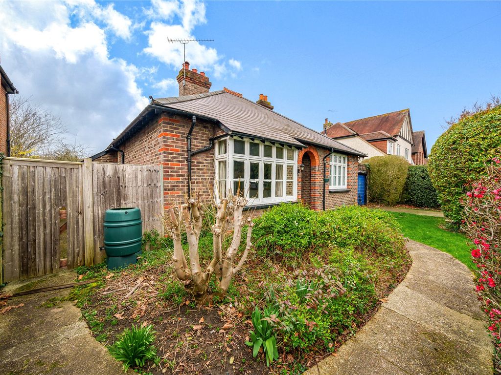 2 bed bungalow for sale in Horsell, Surrey GU21 Zoopla