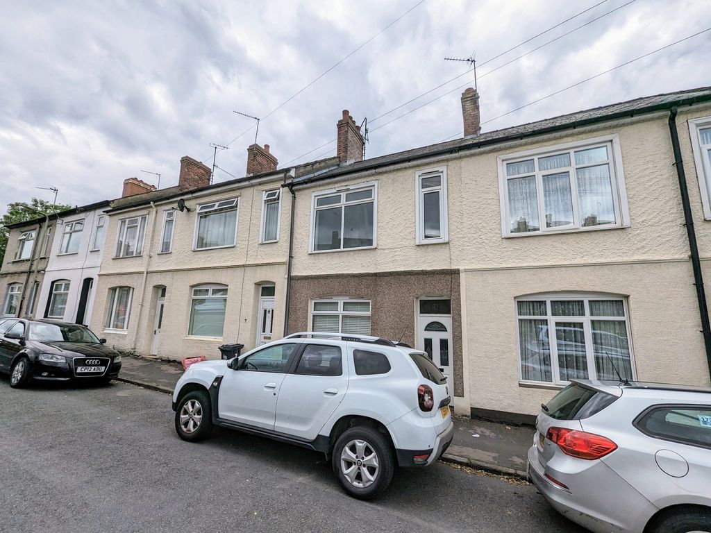 3 bed terraced house to rent in Aston Crescent, Newport NP20, £1,000