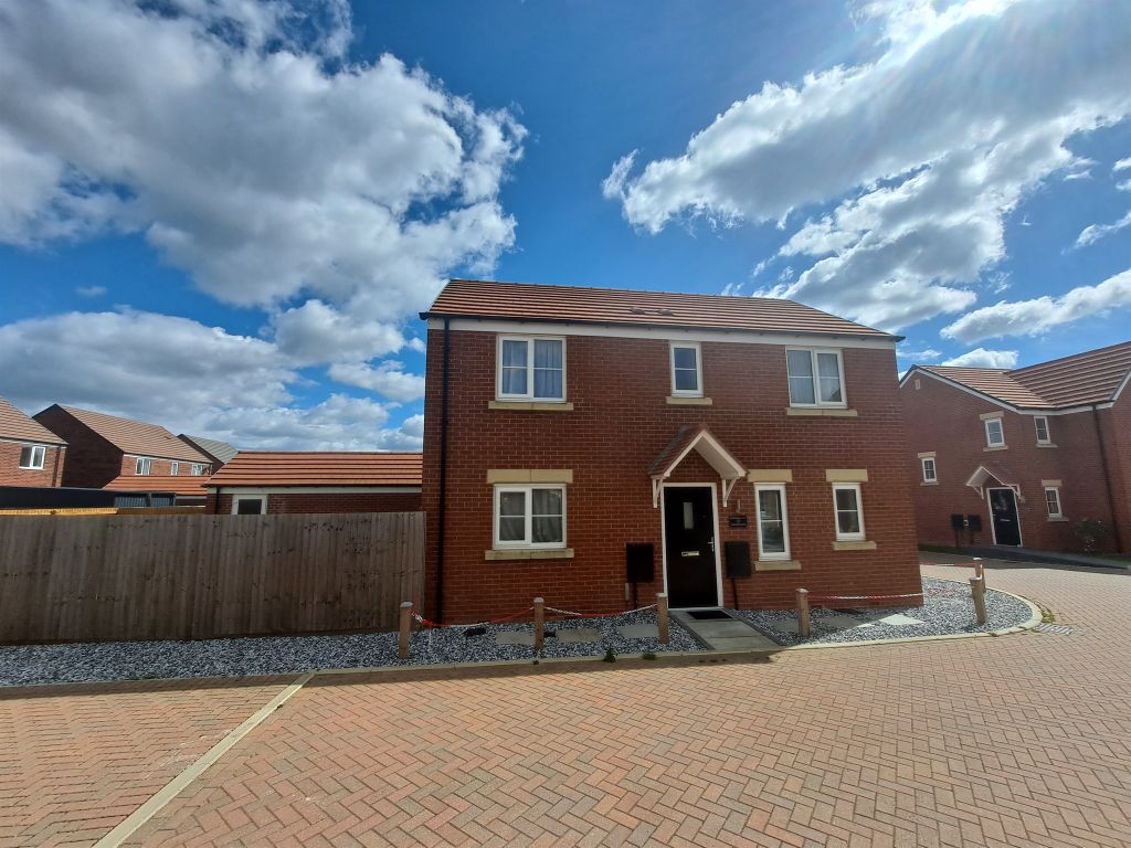 3 bed detached house for sale in Morton Close, Hampton Gardens