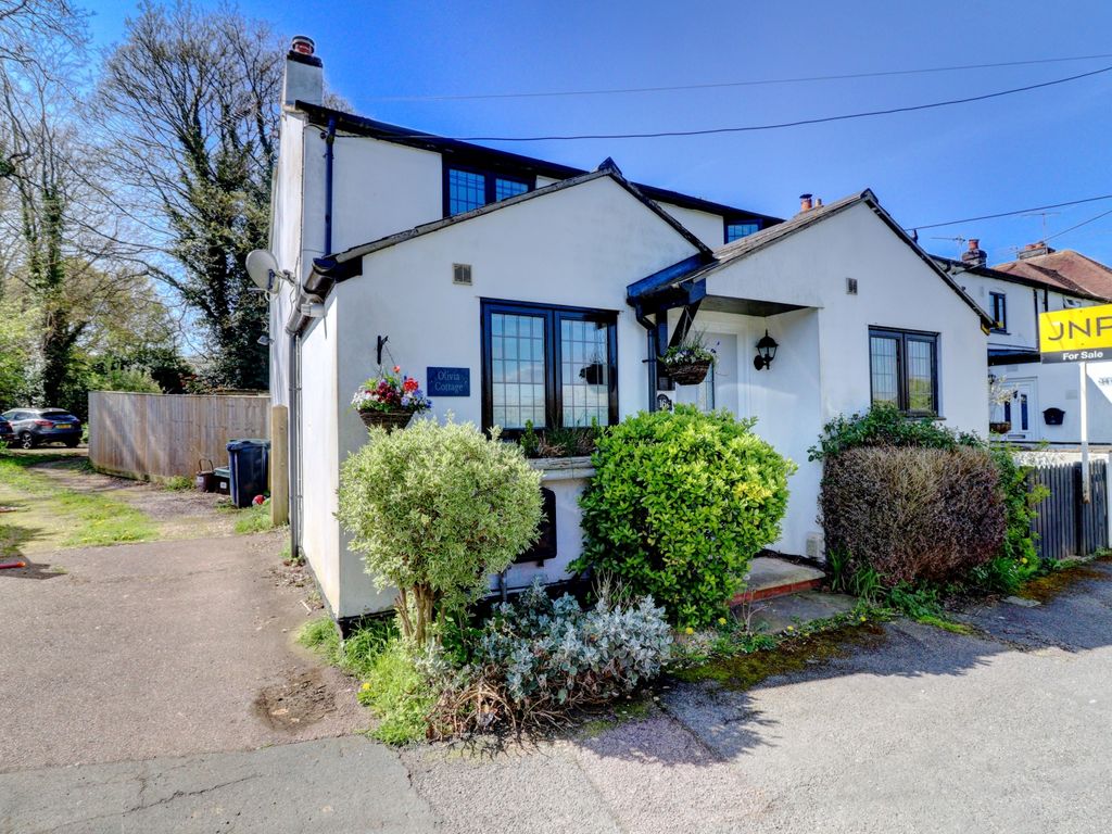 2 bed end terrace house for sale in Commonside, Downley, High