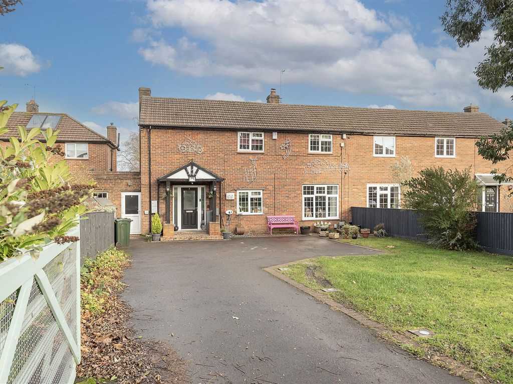 3 bed semidetached house for sale in Berkeley Avenue, Chesham HP5, £