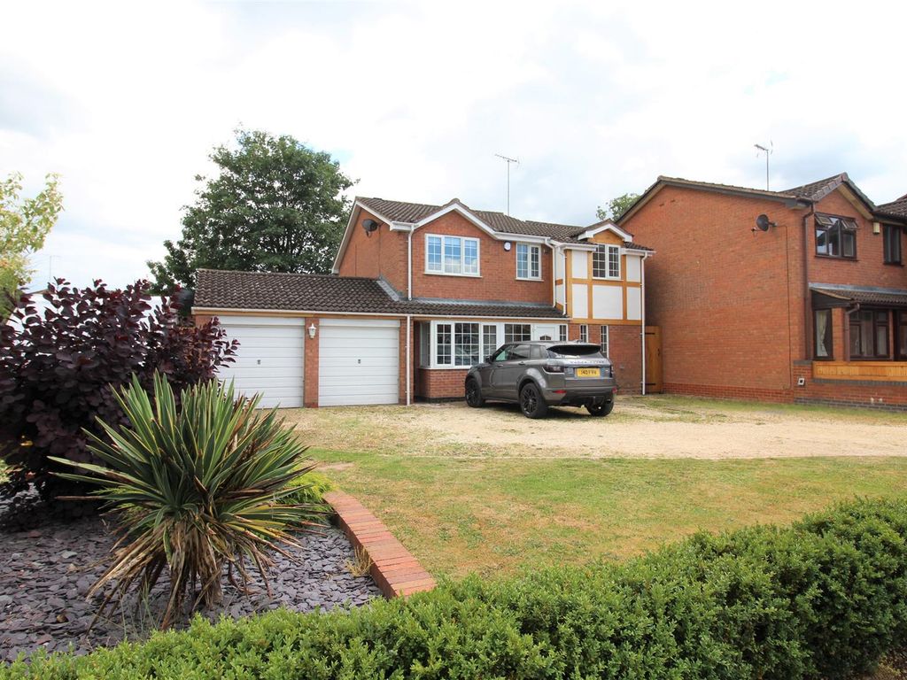 4 bed detached house for sale in Chaffinch Drive, Kidderminster DY10