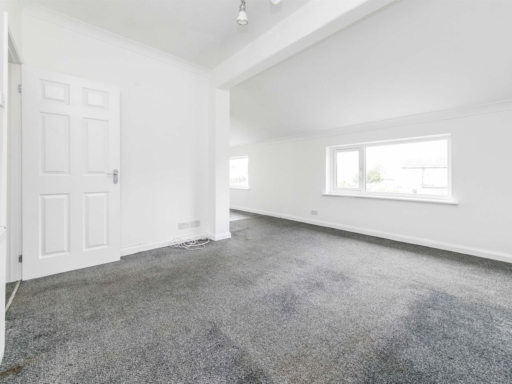 2 bed flat for sale in Ellis Road, ClactonOnSea CO15 Zoopla