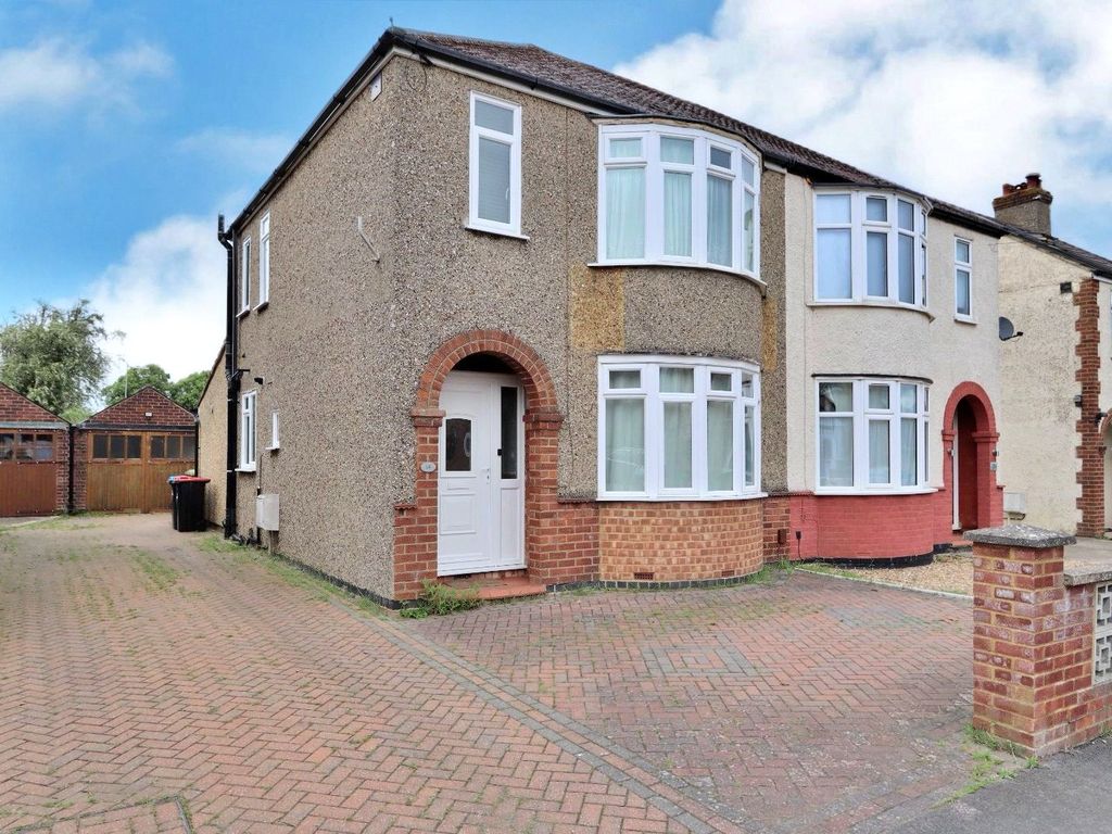 3 bed semidetached house for sale in Marina Drive, Wolverton, Milton