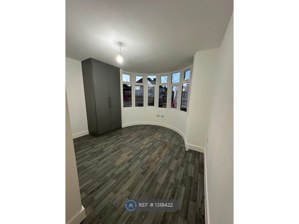 Room to rent in Headstone Gardens, Harrow HA2, £1,100 pcm Zoopla