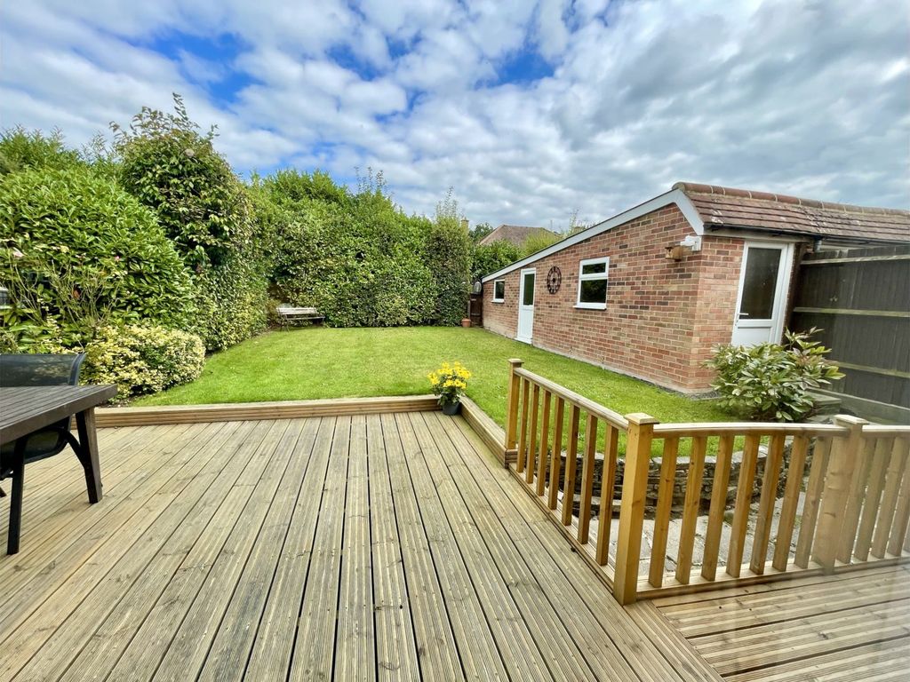 Burns Road, Crawley RH10