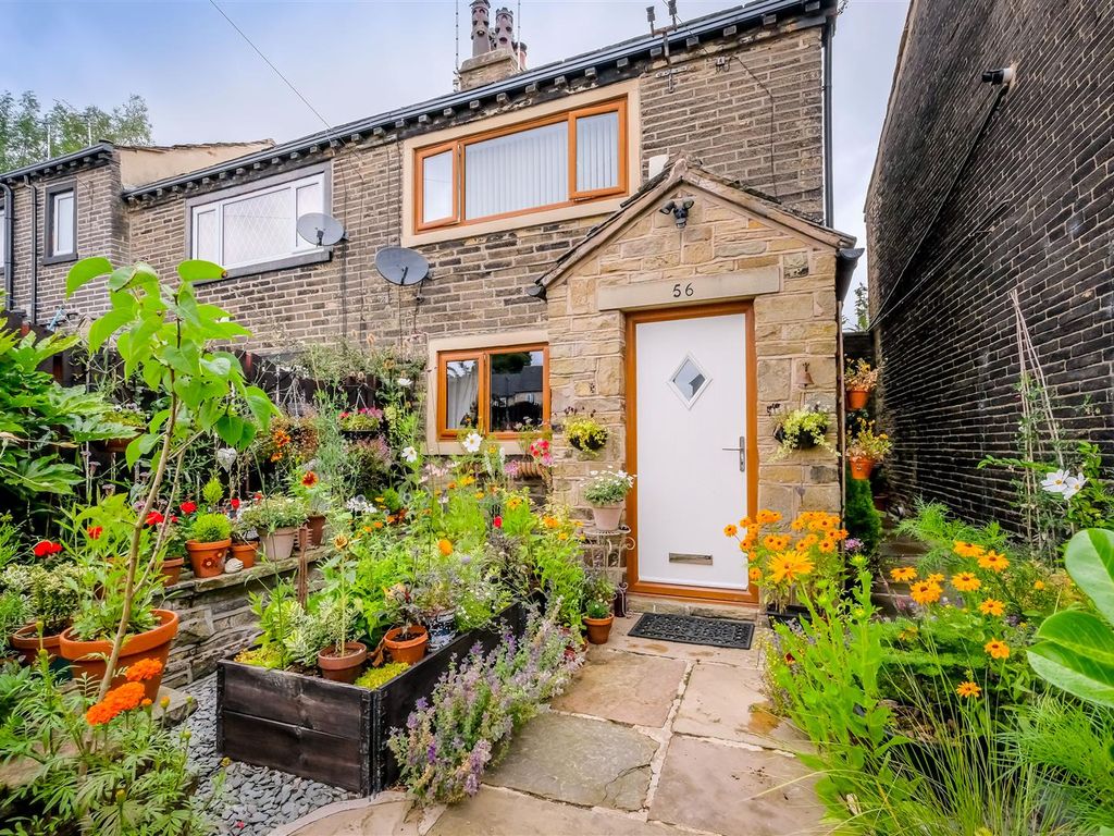 2 bed end terrace house for sale in Holdsworth Road, Holmfield, Halifax