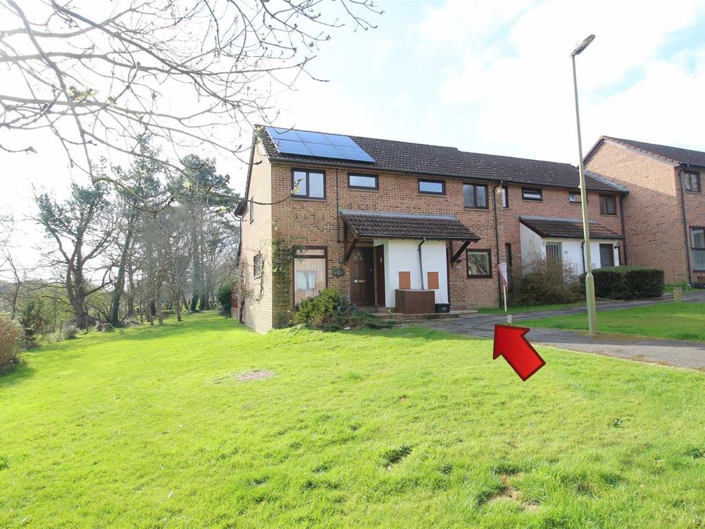 2 bed end terrace house for sale in Pennywell Gardens, New Milton BH25