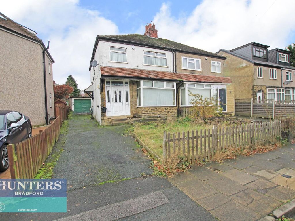 3 bed semidetached house to rent in Thorn Drive Heaton, Bradford, West