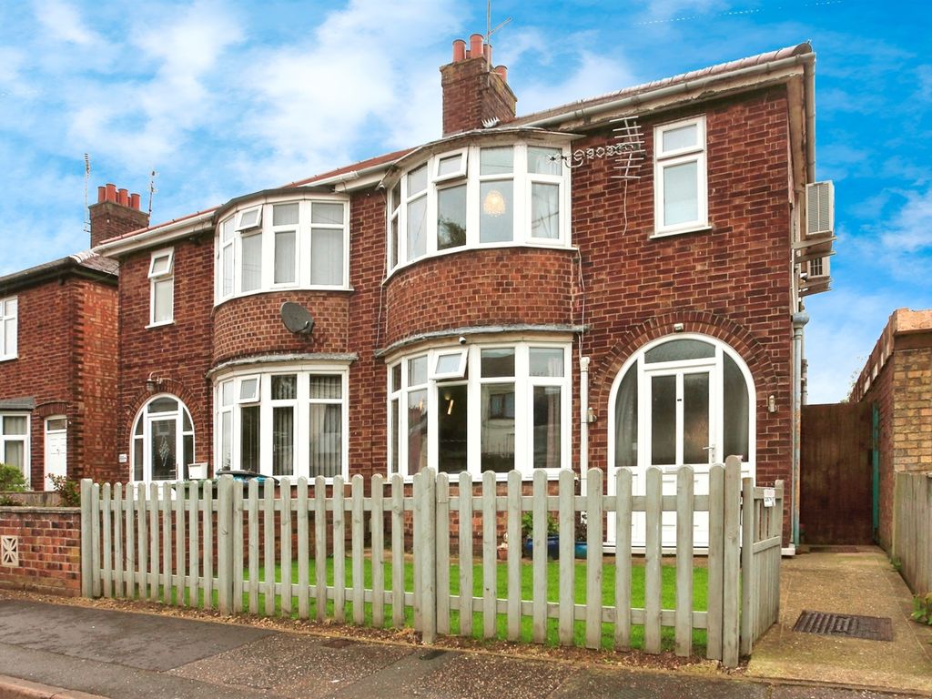 3 bed semidetached house for sale in Churchfield Road, Peterborough