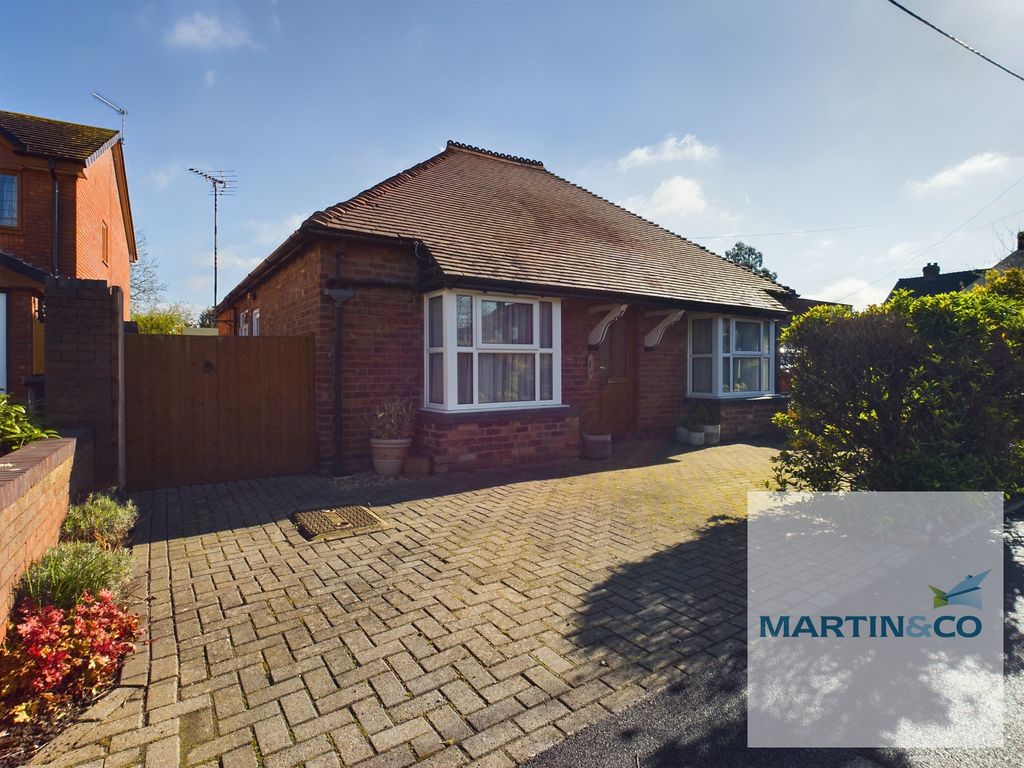 3 bed detached bungalow for sale in Tamworth Road, Wood End, Atherstone