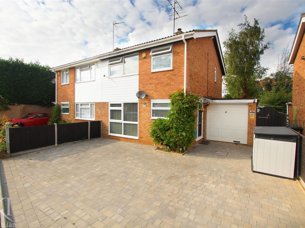 3 bed semidetached house for sale in Goodhall Crescent, Clophill